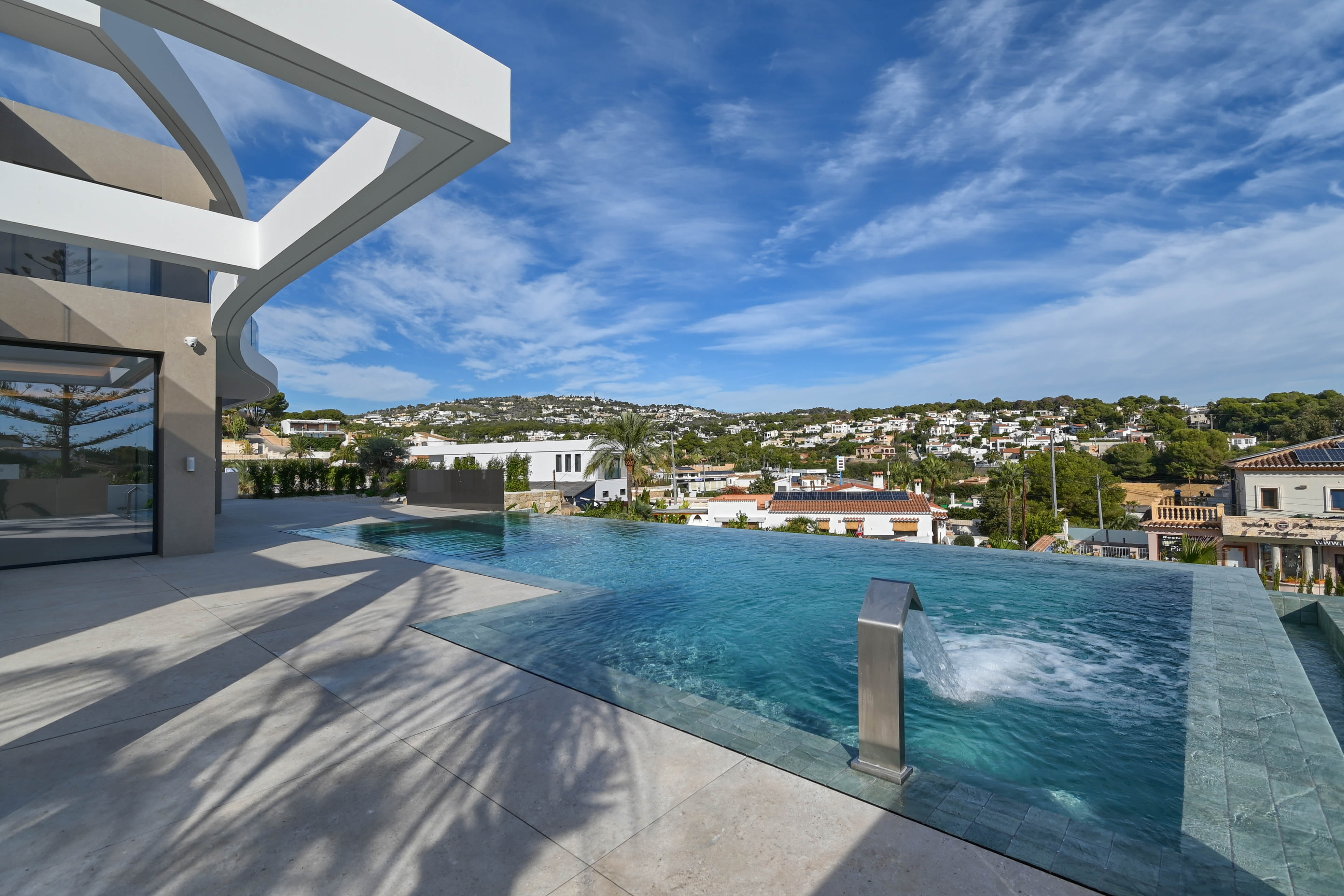 For sale - 4 Bedroom 4 Bathroom villa in Benissa - Benissa  - Alicante