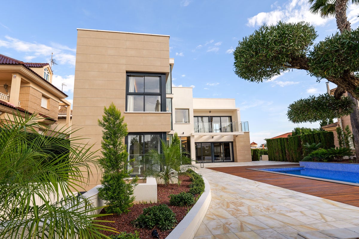 For sale - 3 Bedroom 3 Bathroom villa in Torrevieja - Torrevieja  - Alicante