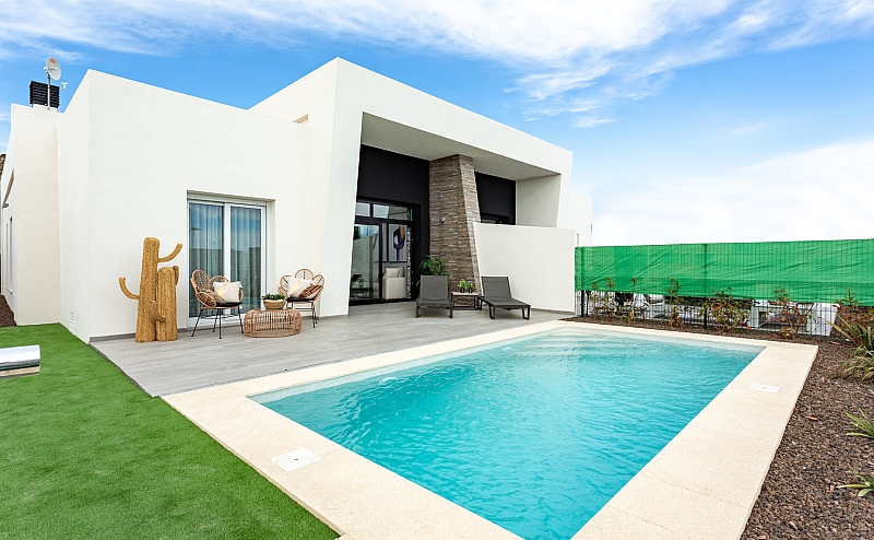2 Bedroom 2 Bathroom high-bungalow in La Finca Golf