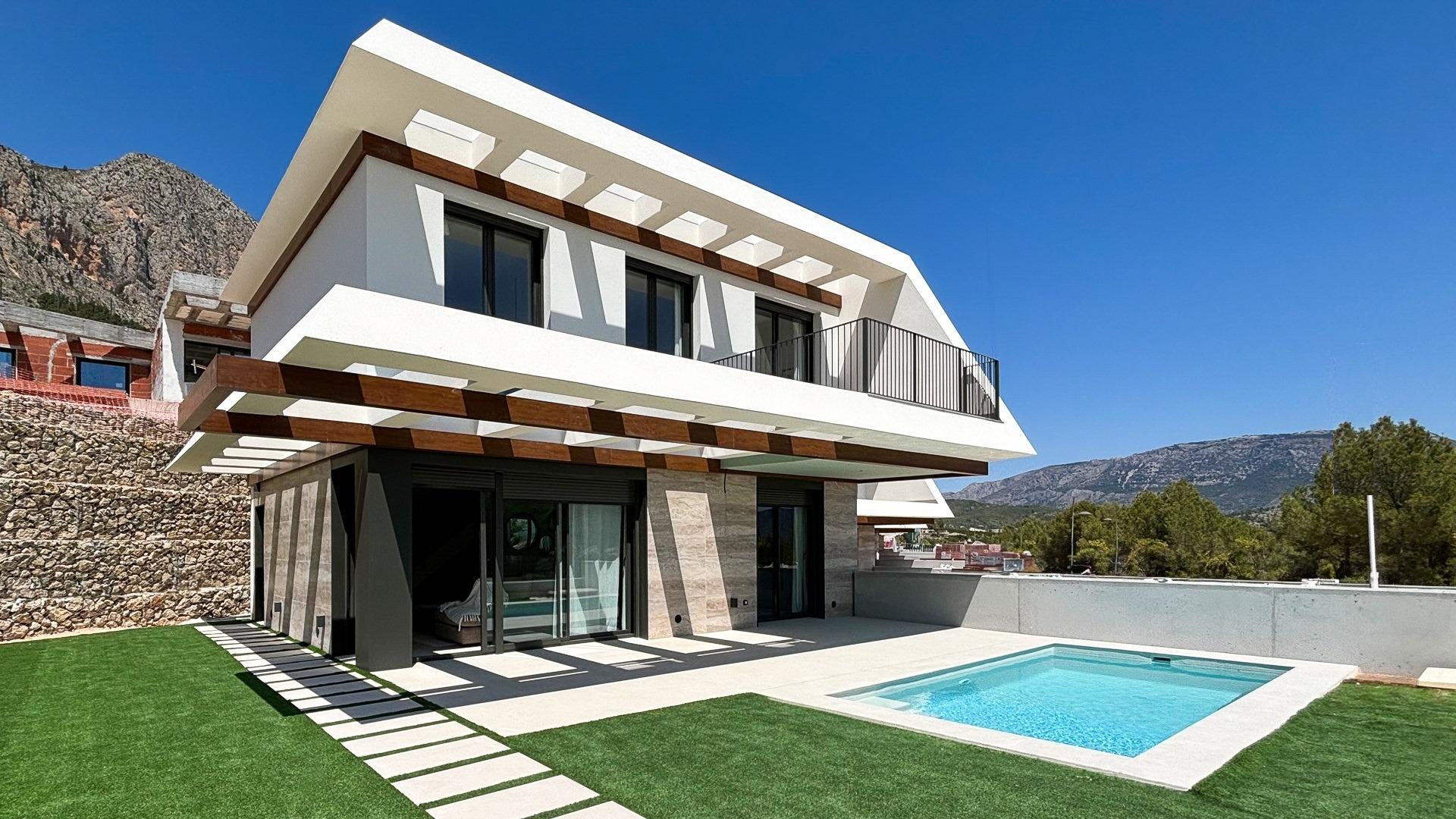For sale - 3 Bedroom 2 Bathroom detached in Polop - Polop  - Alicante