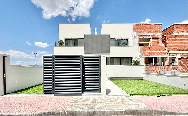 3 Bedroom 2 Bathroom low-bungalow in Cox