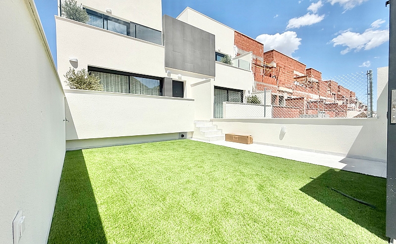 3 Bedroom 2 Bathroom low-bungalow in Cox