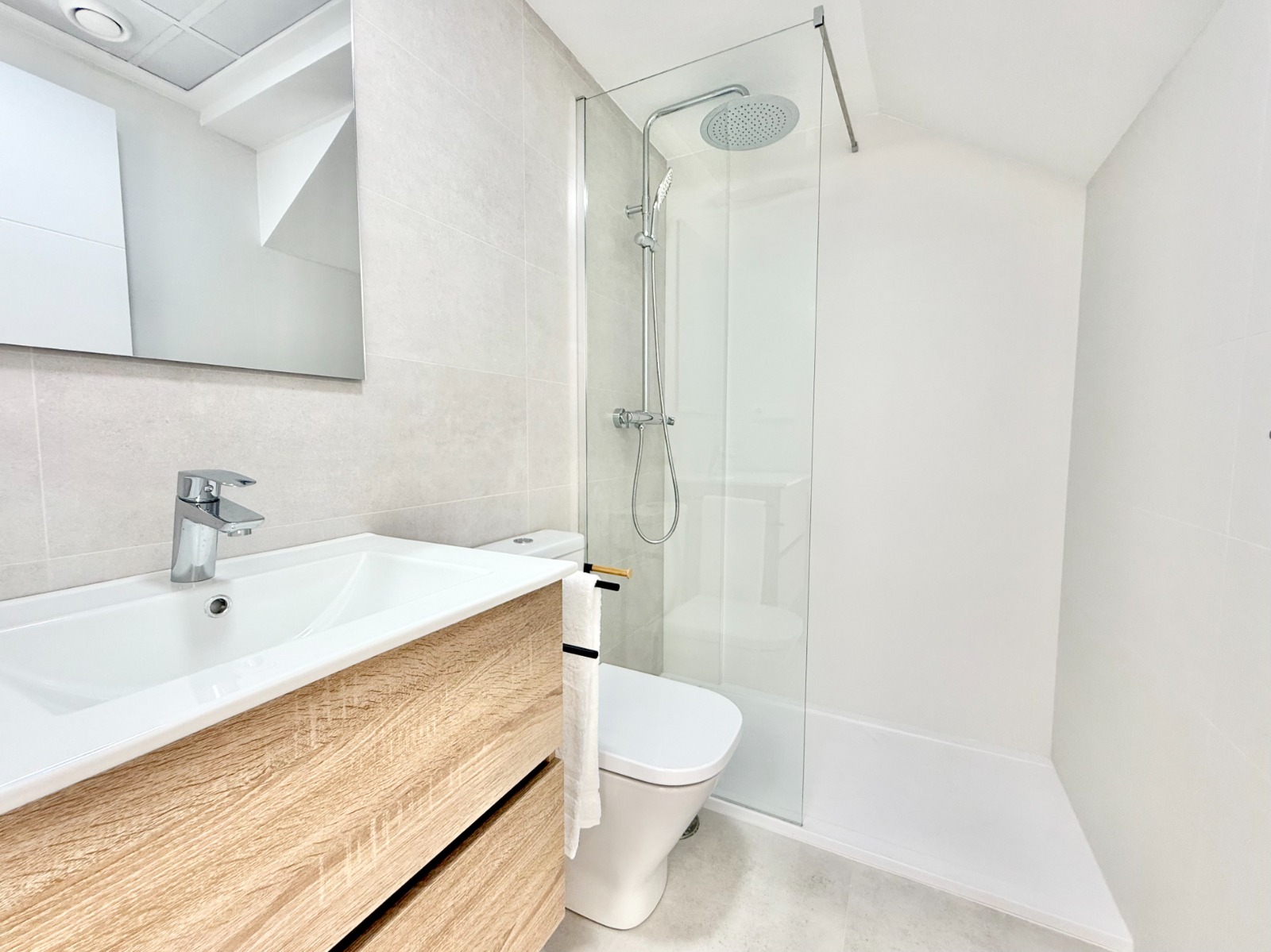 For sale - 3 Bedroom 2 Bathroom high-bungalow in Cox - Cox  - Alicante