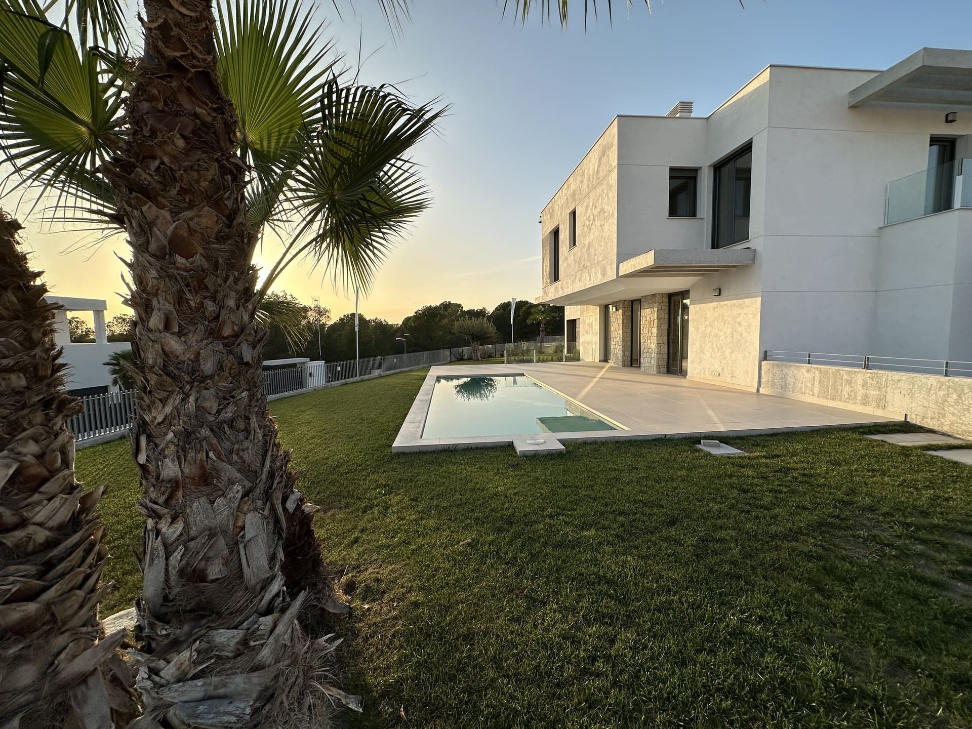For sale - 6 Bedroom 4 Bathroom detached in Finestrat - Finestrat  - Alicante