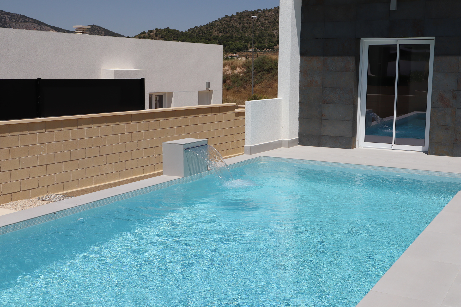 For sale - 3 Bedroom 2 Bathroom terraced in la Romana - la Romana  - Alicante