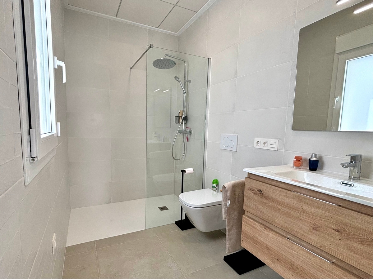 For sale - 3 Bedroom 2 Bathroom detached in Rojales - Rojales  - Alicante