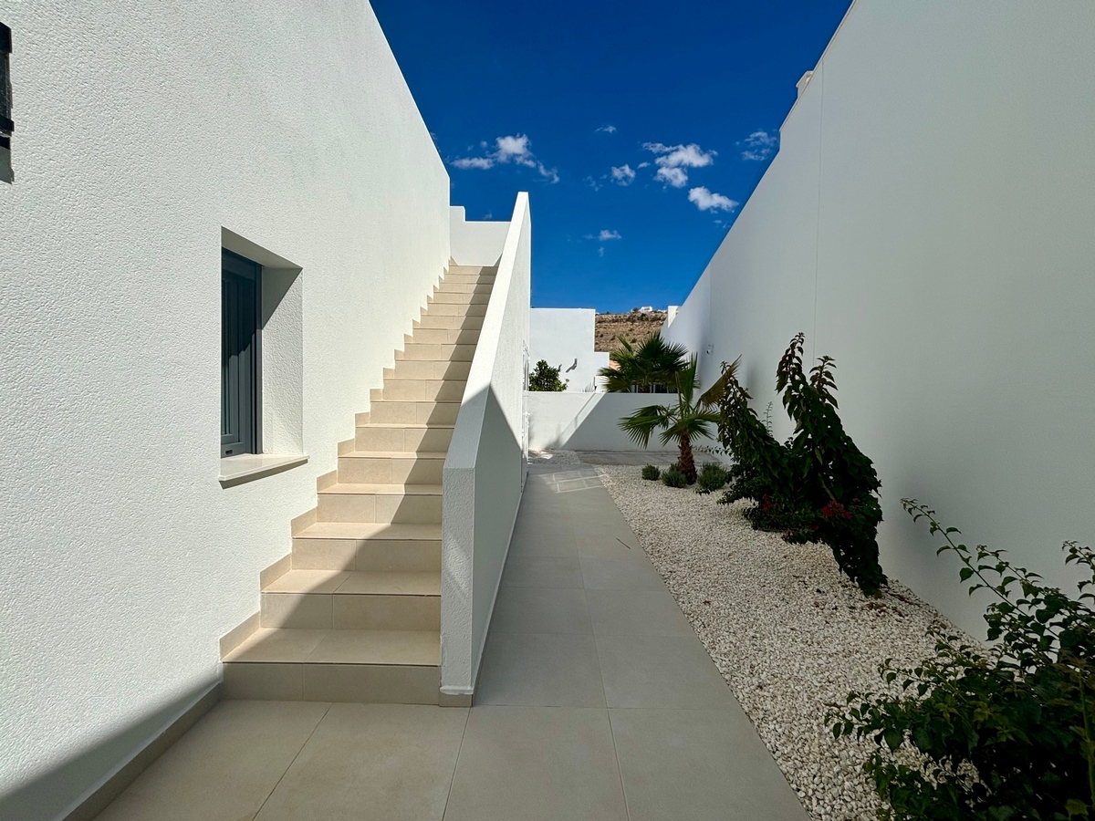 For sale - 3 Bedroom 2 Bathroom detached in Rojales - Rojales  - Alicante