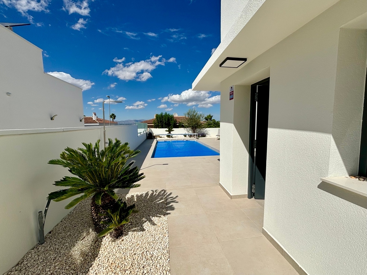 For sale - 3 Bedroom 2 Bathroom detached in Rojales - Rojales  - Alicante