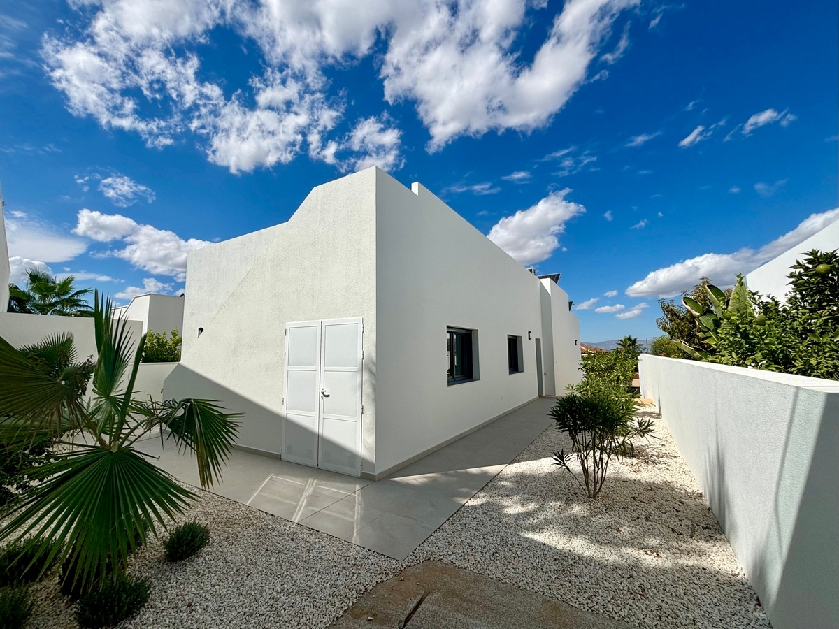 For sale - 3 Bedroom 2 Bathroom detached in Rojales - Rojales  - Alicante