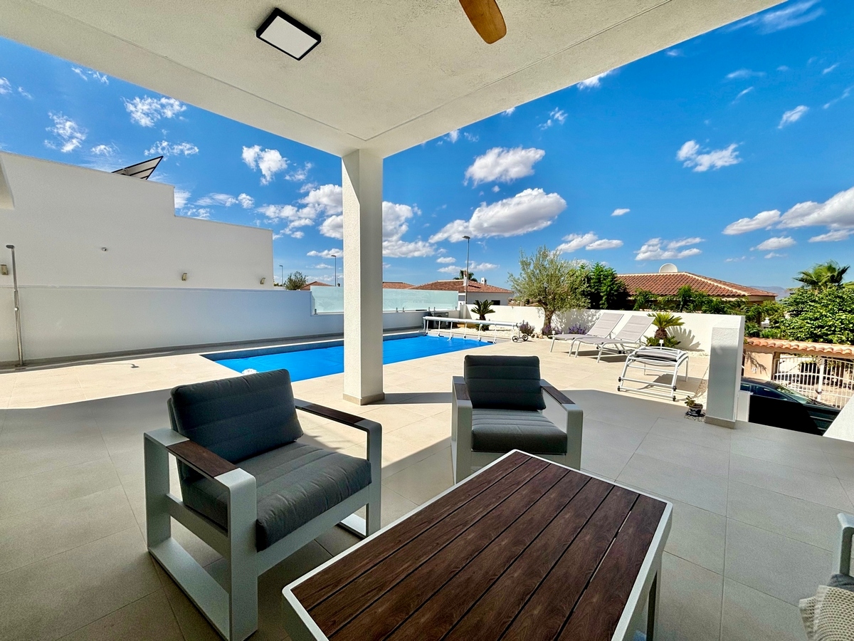 For sale - 3 Bedroom 2 Bathroom detached in Rojales - Rojales  - Alicante