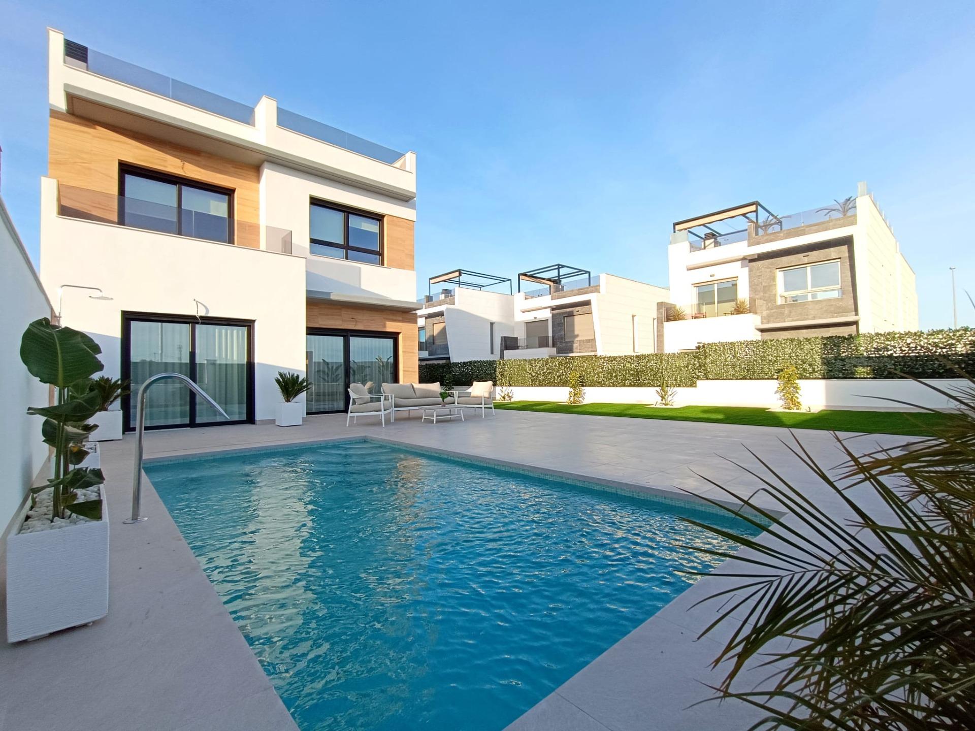 For sale - 3 Bedroom 3 Bathroom detached in Benijófar - Benijófar  - Alicante