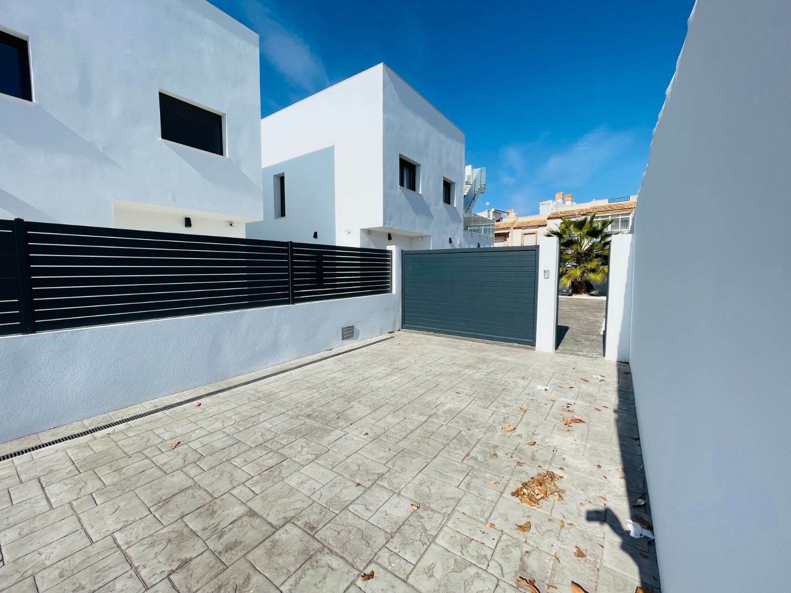 For sale - 5 Bedroom 4 Bathroom detached in Torrevieja - Torrevieja  - Alicante