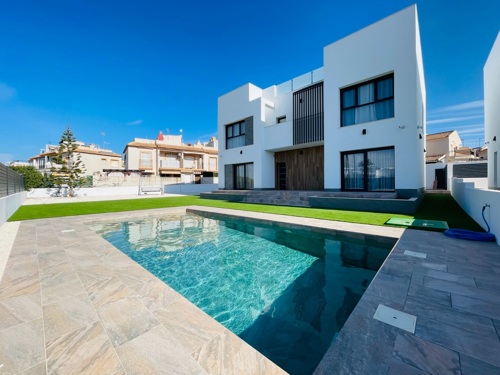 For sale - 5 Bedroom 4 Bathroom detached in Torrevieja - Torrevieja  - Alicante