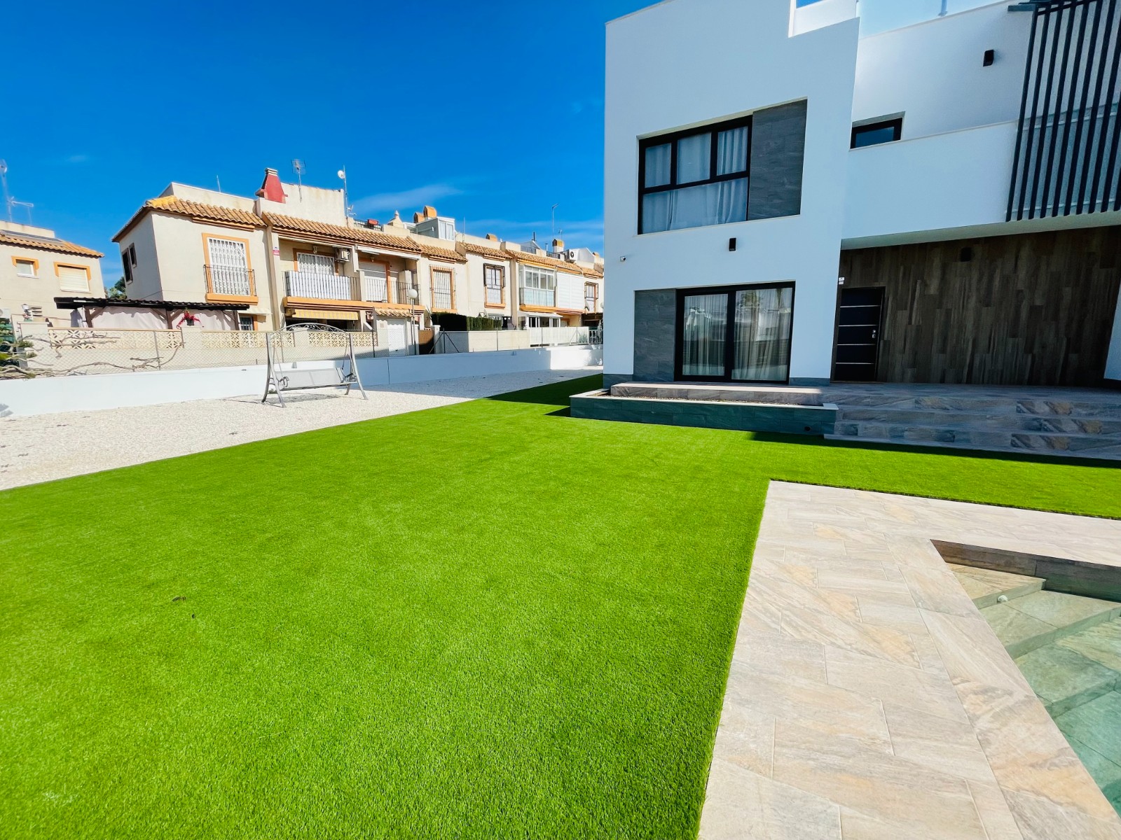 For sale - 5 Bedroom 4 Bathroom detached in Torrevieja - Torrevieja  - Alicante