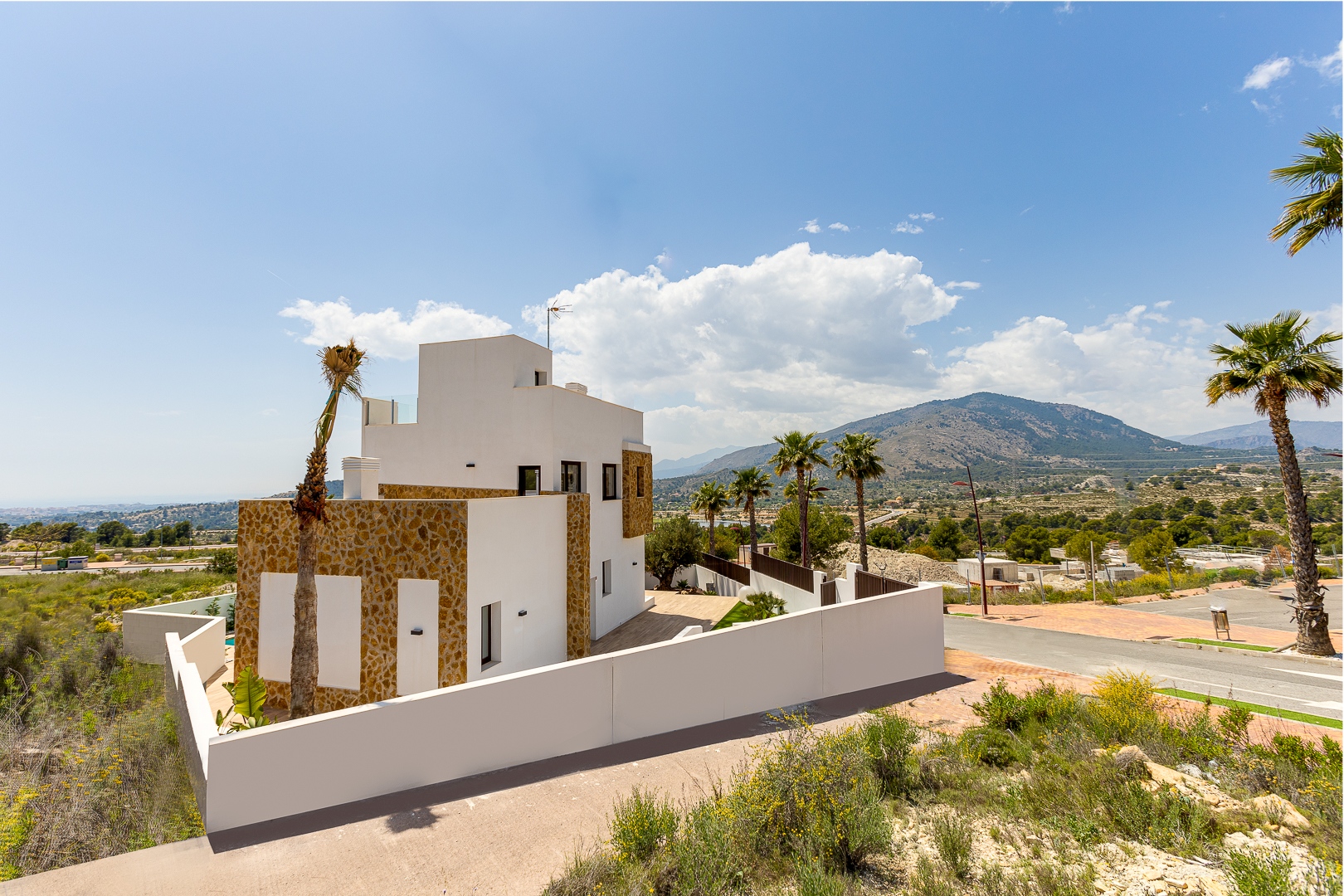 For sale - 4 Bedroom 3 Bathroom detached in Finestrat - Finestrat  - Alicante