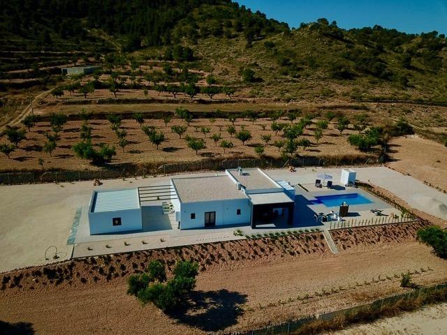 3 Bedroom 2 Bathroom detached in La Canalosa