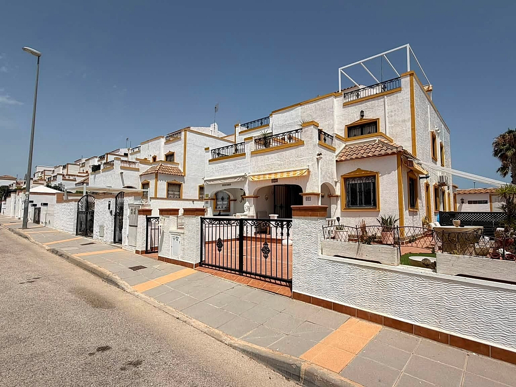 Sold - STUNNING 3 BED 2 BATH QUAD ENTRE NARANJOS -  - Alicante