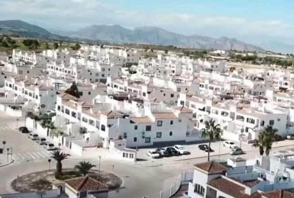 Sold - STUNNING 3 BED 2 BATH QUAD ENTRE NARANJOS -  - Alicante