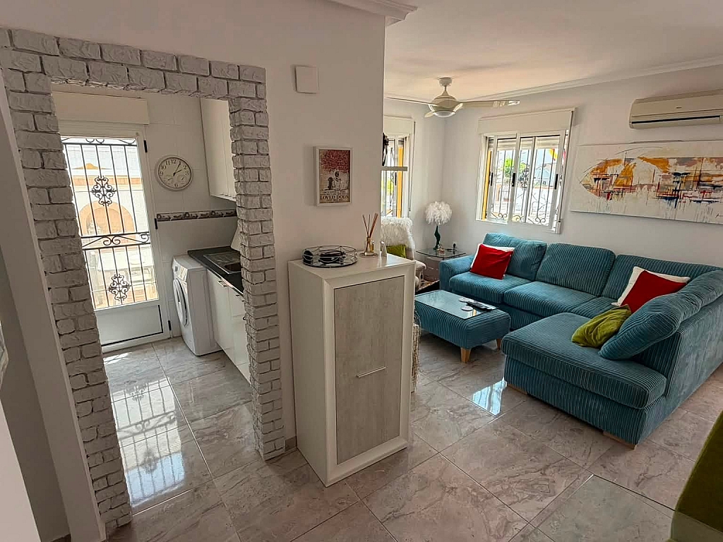Sold - STUNNING 3 BED 2 BATH QUAD ENTRE NARANJOS -  - Alicante