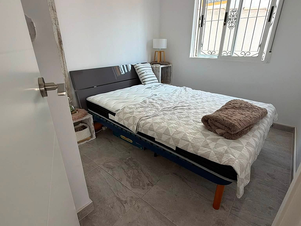 Sold - STUNNING 3 BED 2 BATH QUAD ENTRE NARANJOS -  - Alicante