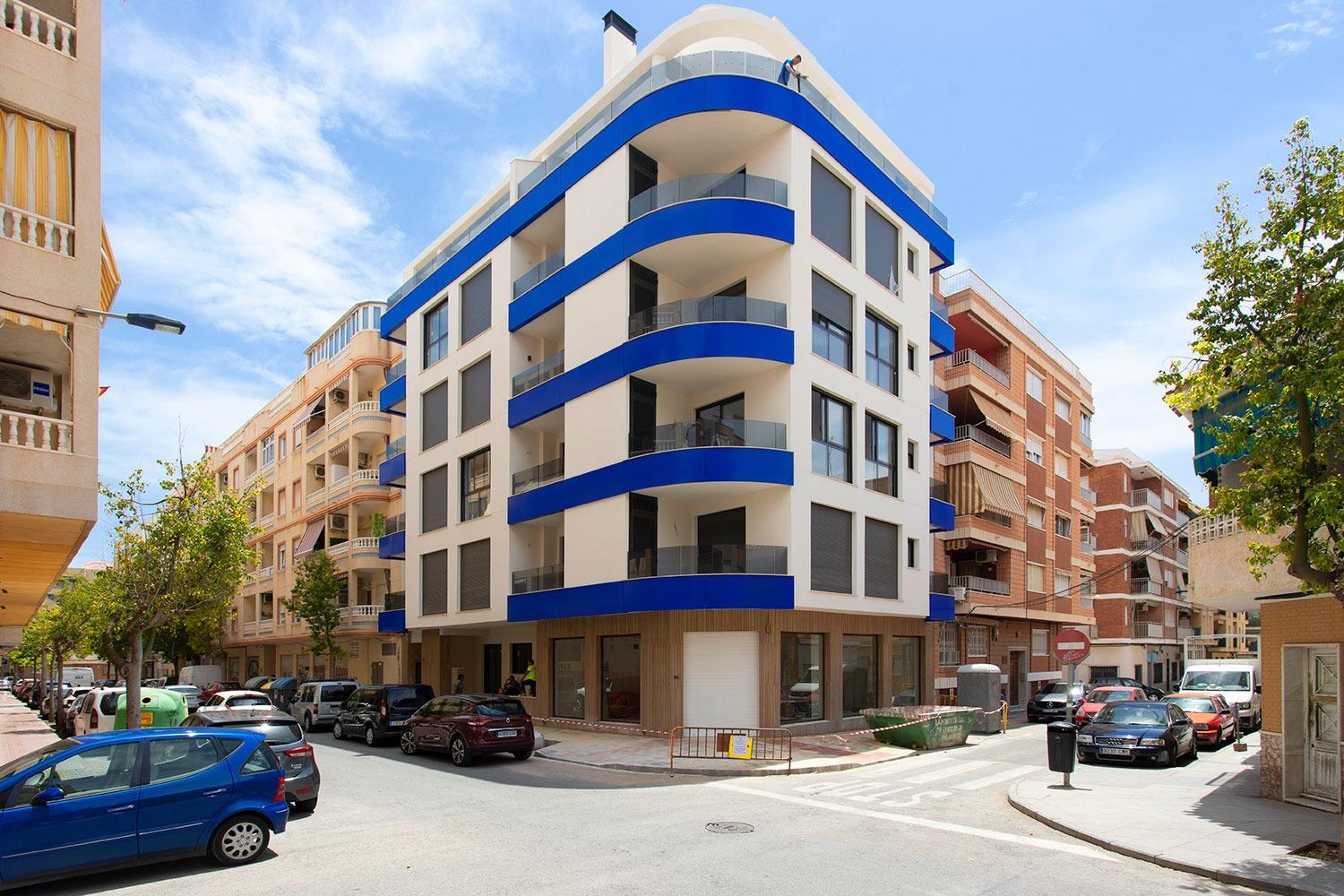 For sale - 2 Bedroom 2 Bathroom Apartment in Torrevieja - Paseo maritimo  - Alicante