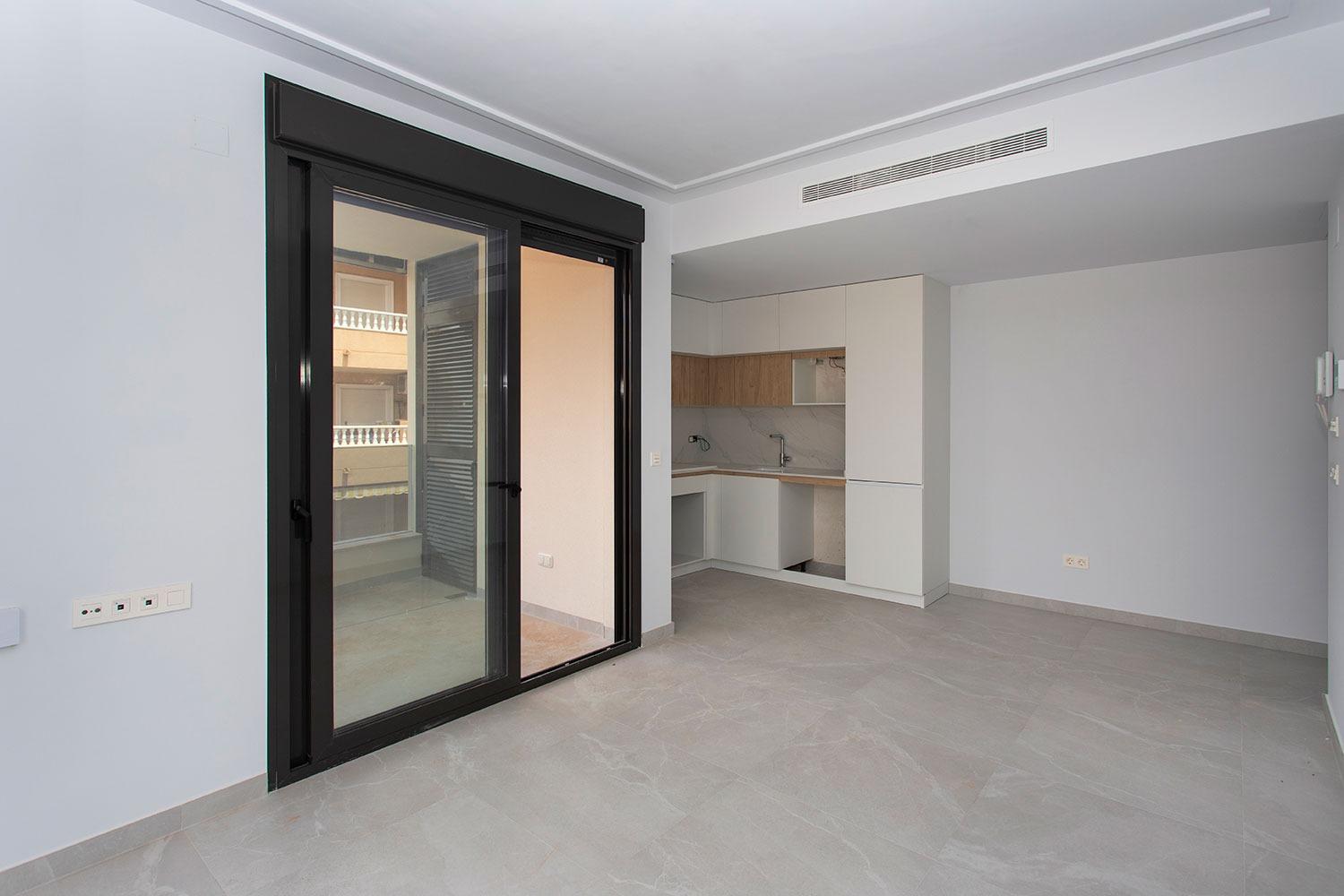 For sale - 2 Bedroom 2 Bathroom Apartment in Torrevieja - Paseo maritimo  - Alicante