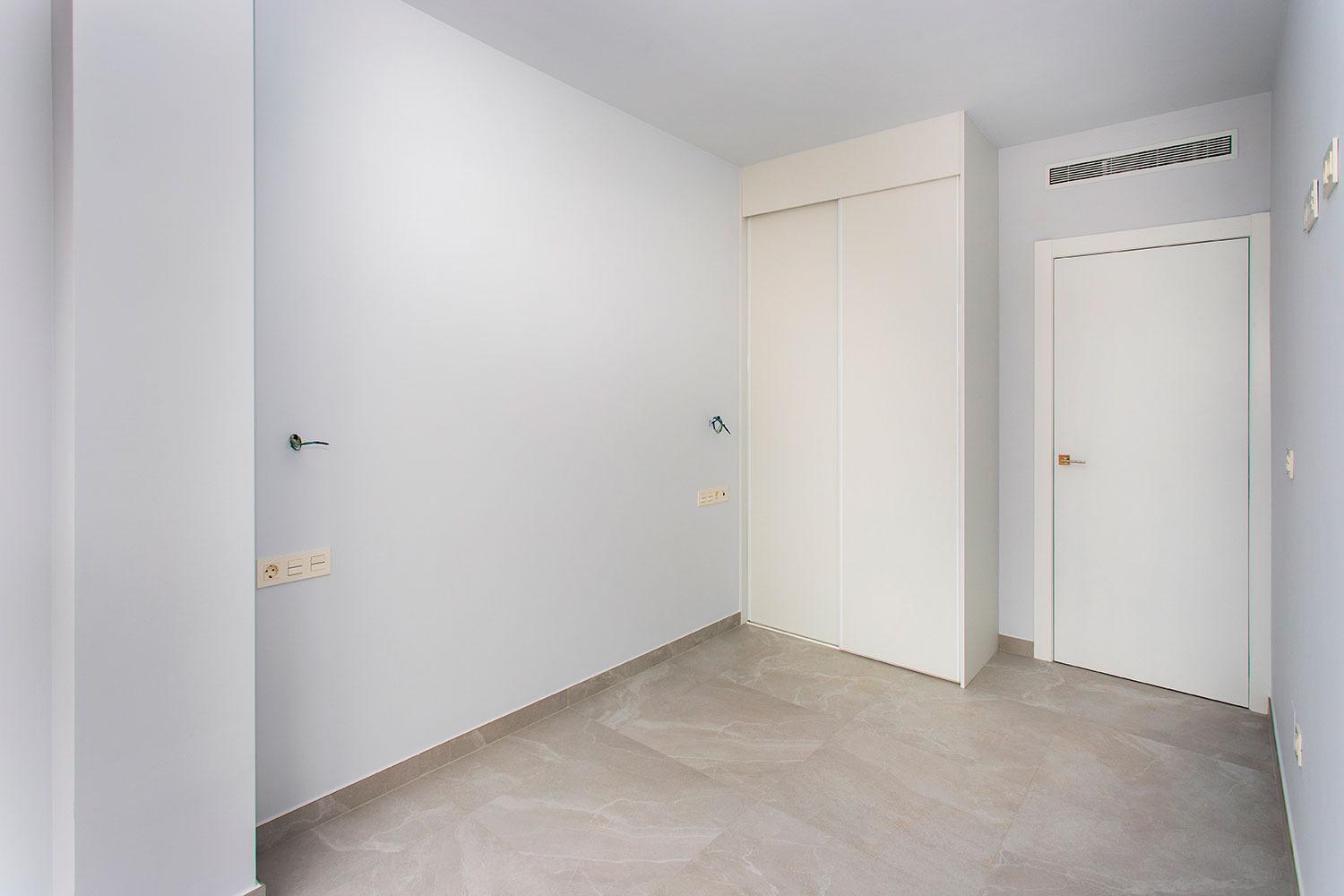 For sale - 2 Bedroom 2 Bathroom Apartment in Torrevieja - Paseo maritimo  - Alicante