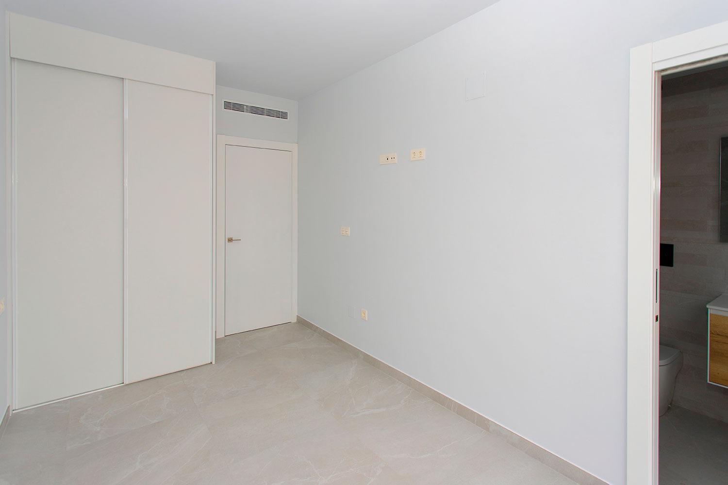 For sale - 2 Bedroom 2 Bathroom Apartment in Torrevieja - Paseo maritimo  - Alicante
