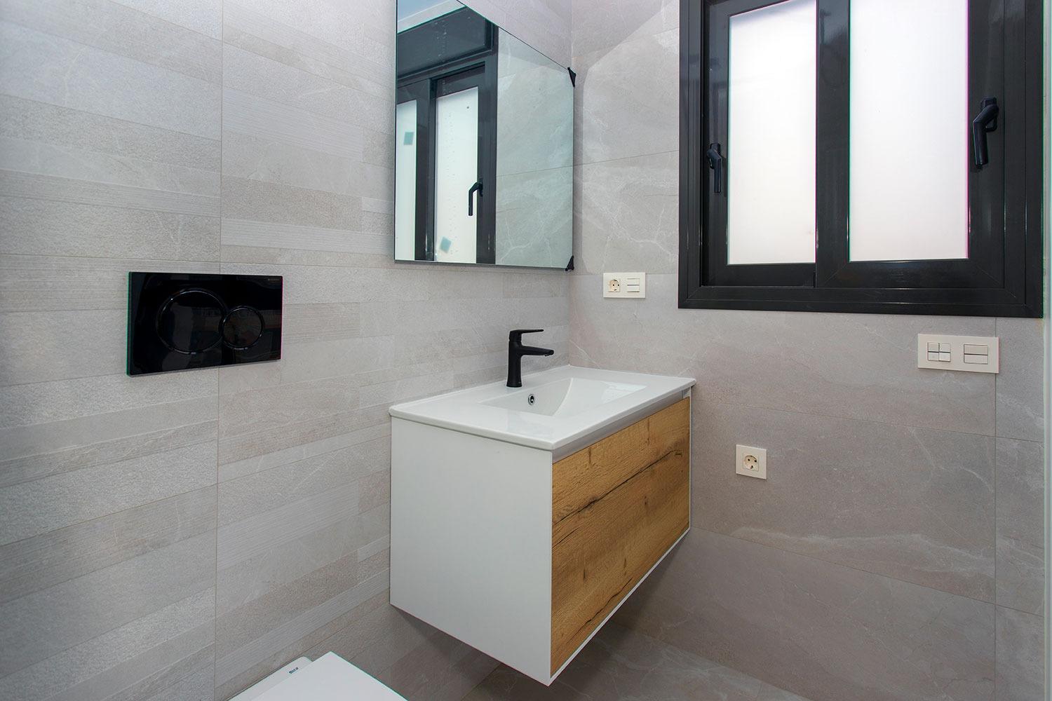 For sale - 2 Bedroom 2 Bathroom Apartment in Torrevieja - Paseo maritimo  - Alicante