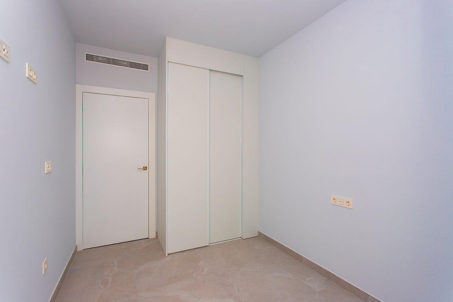 For sale - 2 Bedroom 2 Bathroom Apartment in Torrevieja - Paseo maritimo  - Alicante