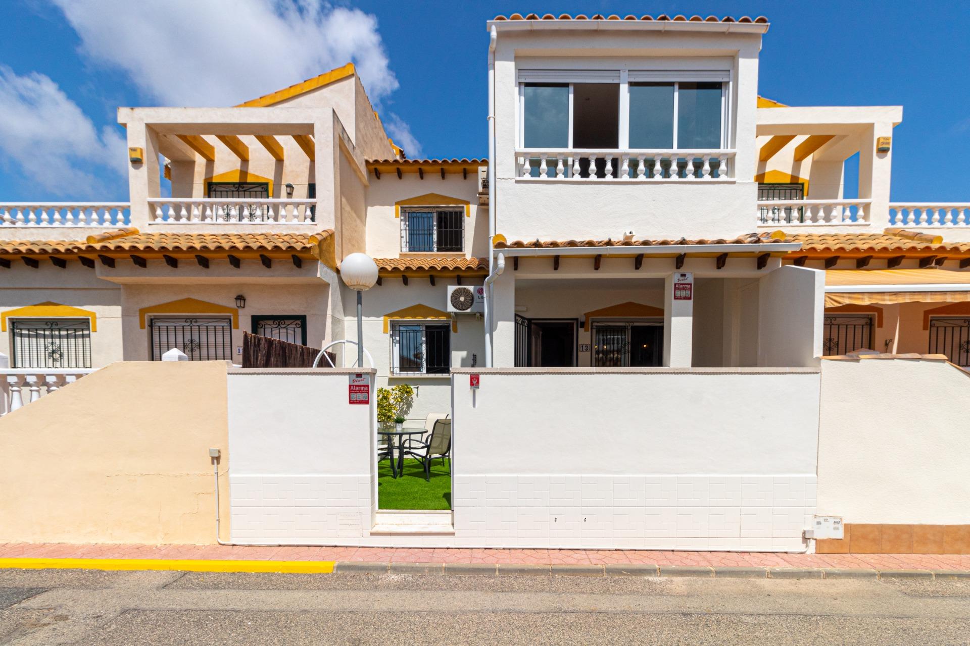 For sale - 3 Bedroom 2 Bathroom Terraced house in Torrevieja - Los altos  - Alicante