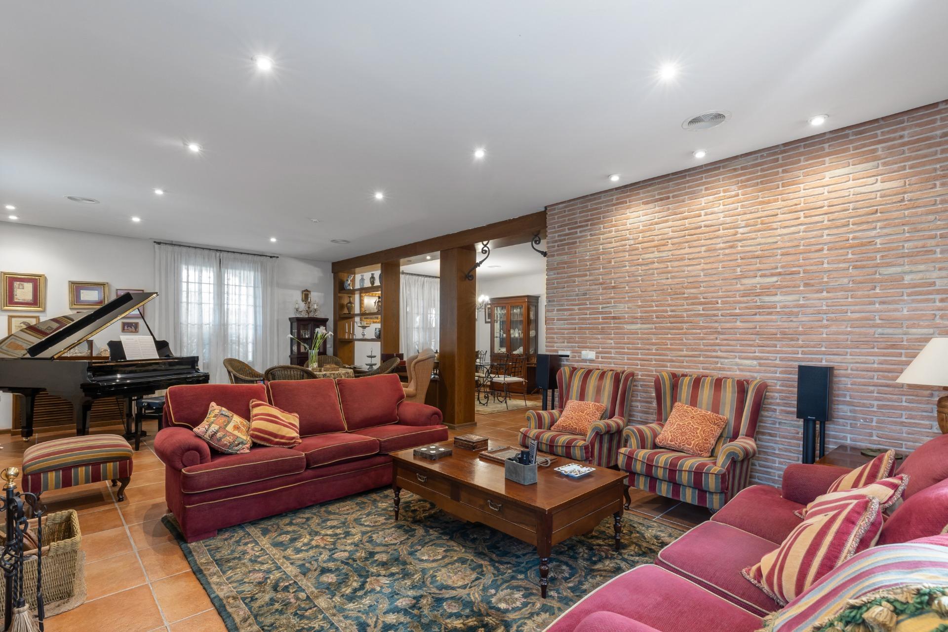 For sale - 6 Bedroom 6 Bathroom Villa in Torrevieja - La Veleta  - Alicante