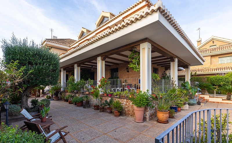 6 Bedroom 6 Bathroom Villa in Torrevieja