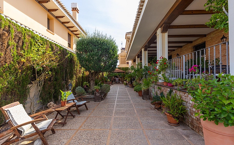 6 Bedroom 6 Bathroom Villa in Torrevieja