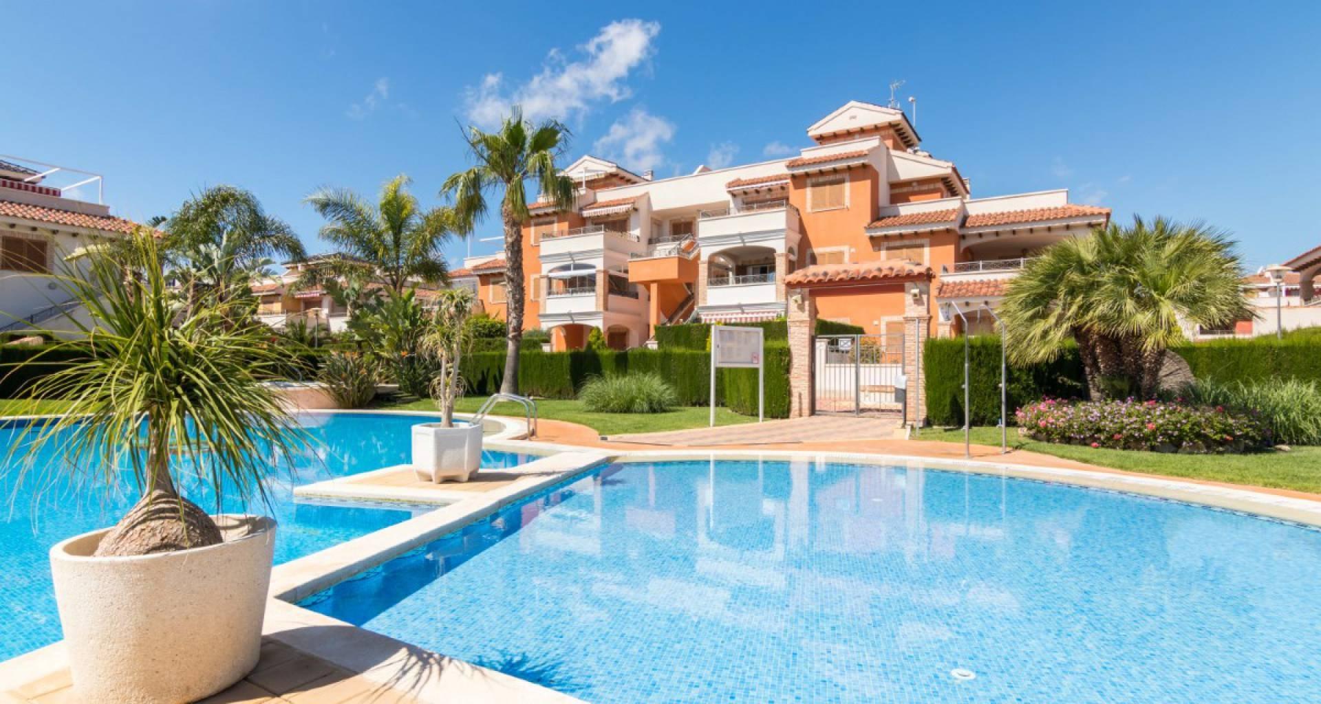 For sale - 2 Bedroom 1 Bathroom Penthouse in Orihuela Costa - Playa Flamenca  - Alicante