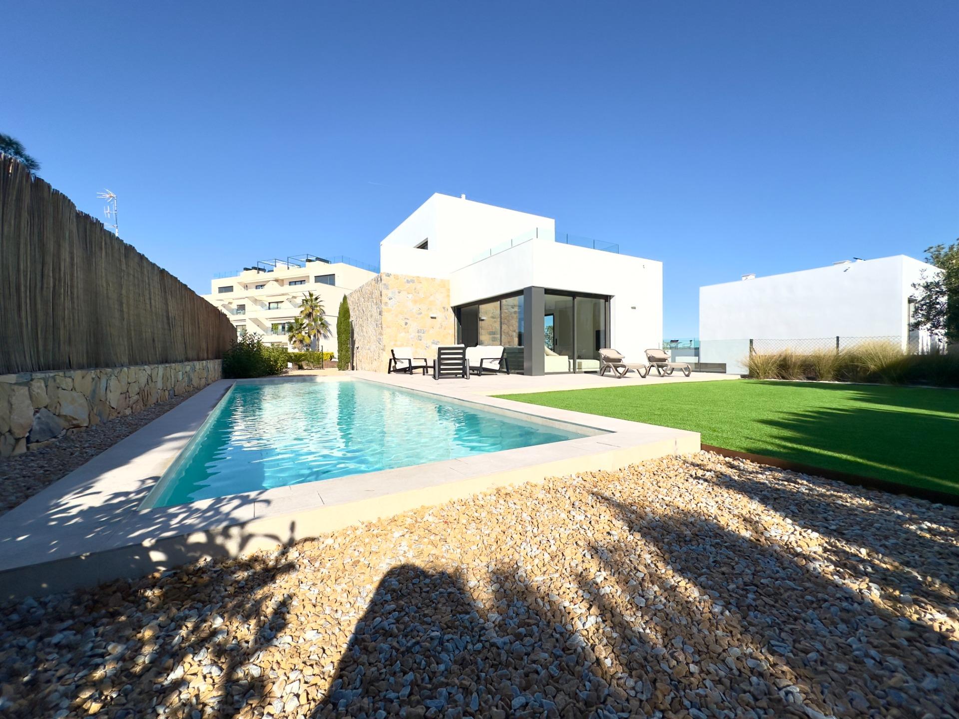 For sale - 3 Bedroom 2 Bathroom Villa in Orihuela - Las Colinas Golf  - Alicante