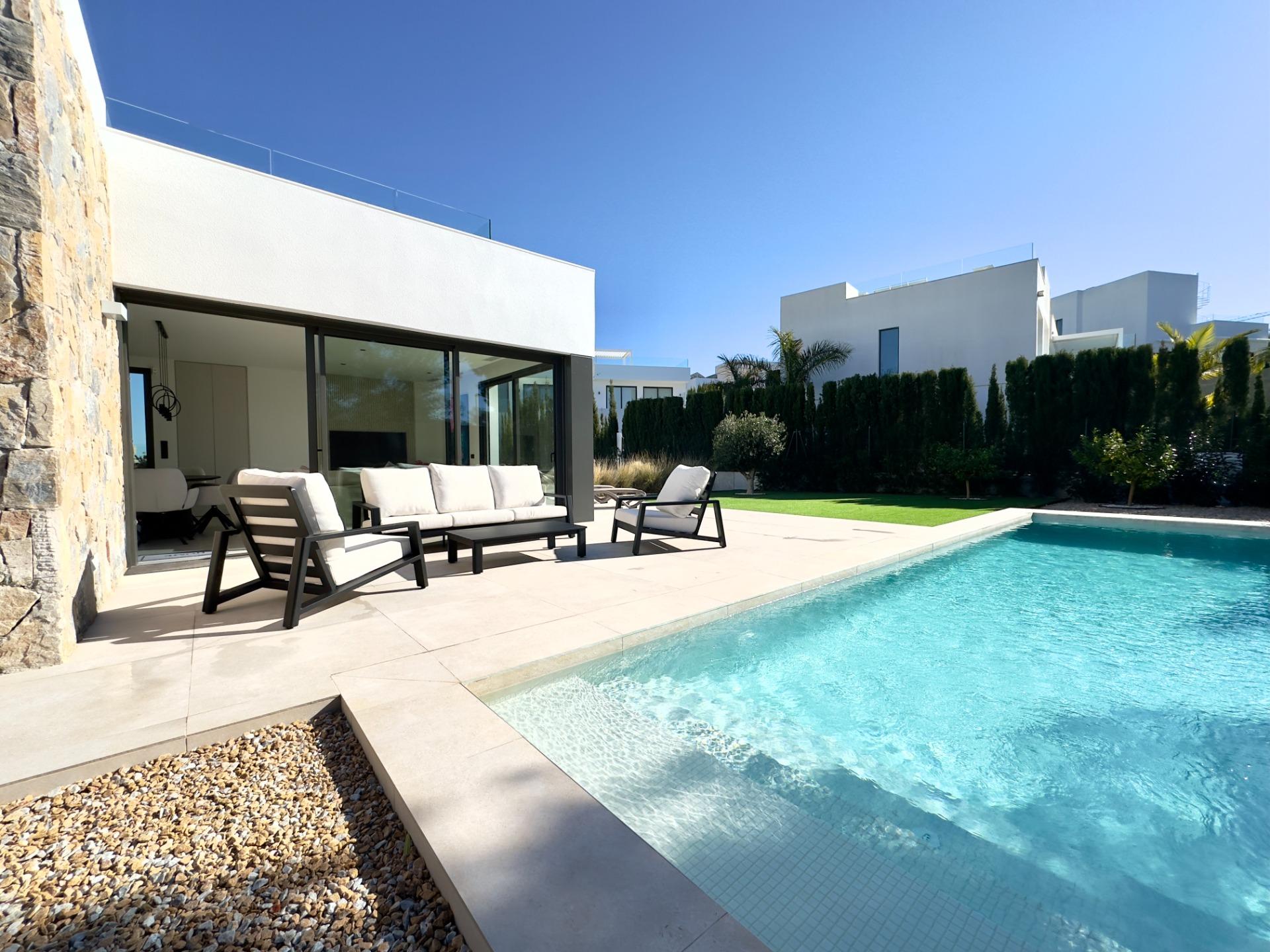 For sale - 3 Bedroom 2 Bathroom Villa in Orihuela - Las Colinas Golf  - Alicante