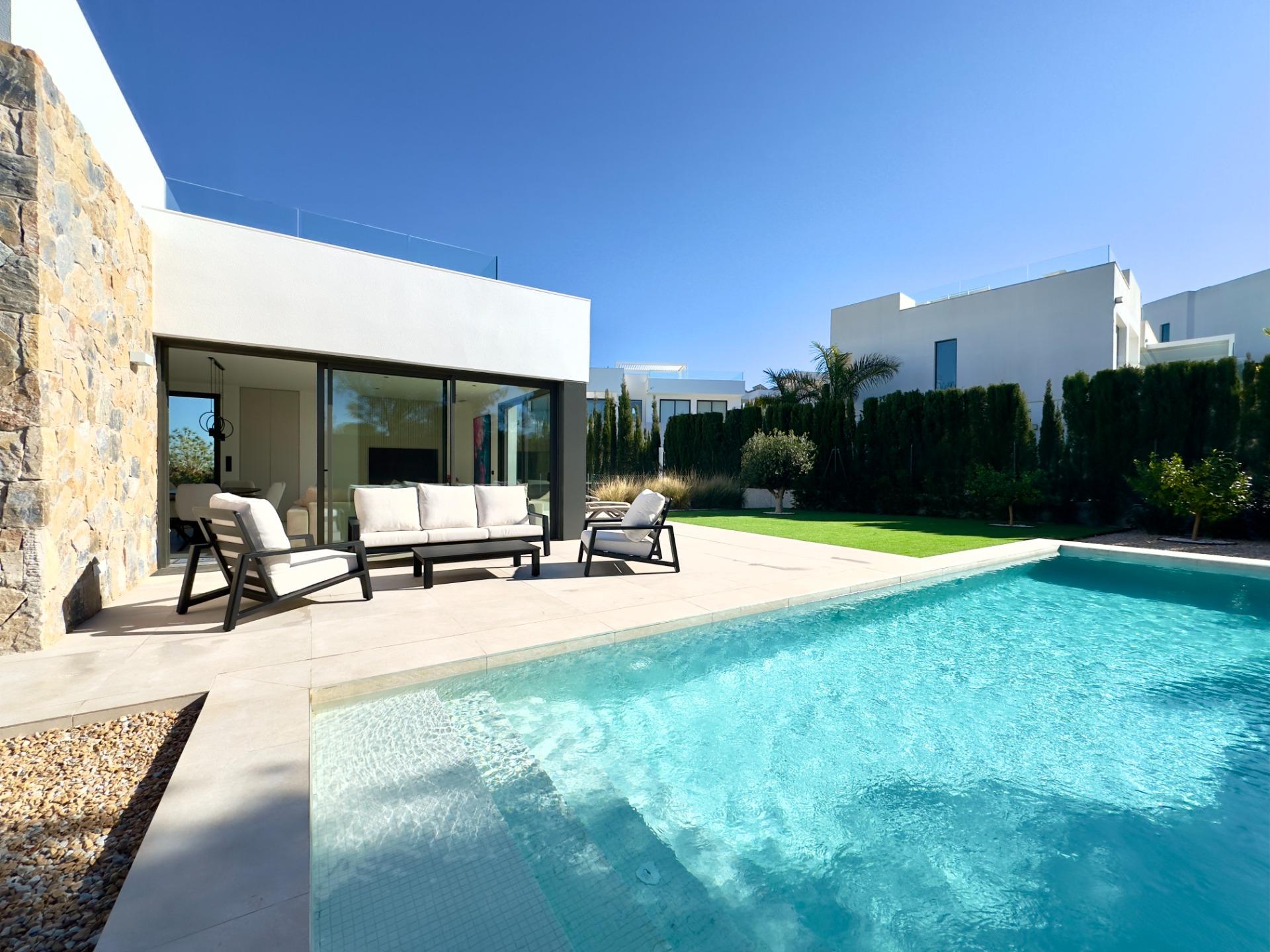 For sale - 3 Bedroom 2 Bathroom Villa in Orihuela - Las Colinas Golf  - Alicante