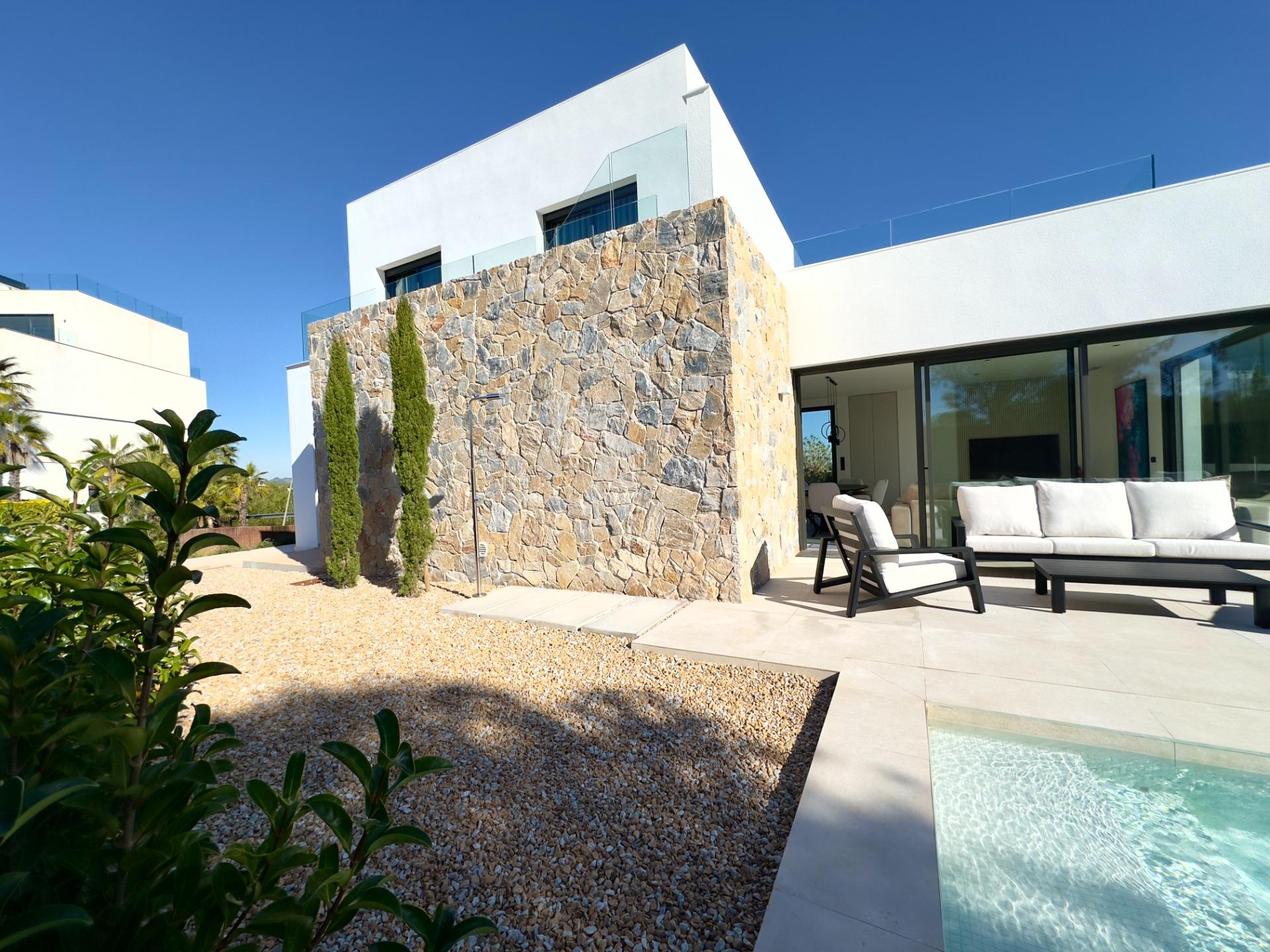 For sale - 3 Bedroom 2 Bathroom Villa in Orihuela - Las Colinas Golf  - Alicante