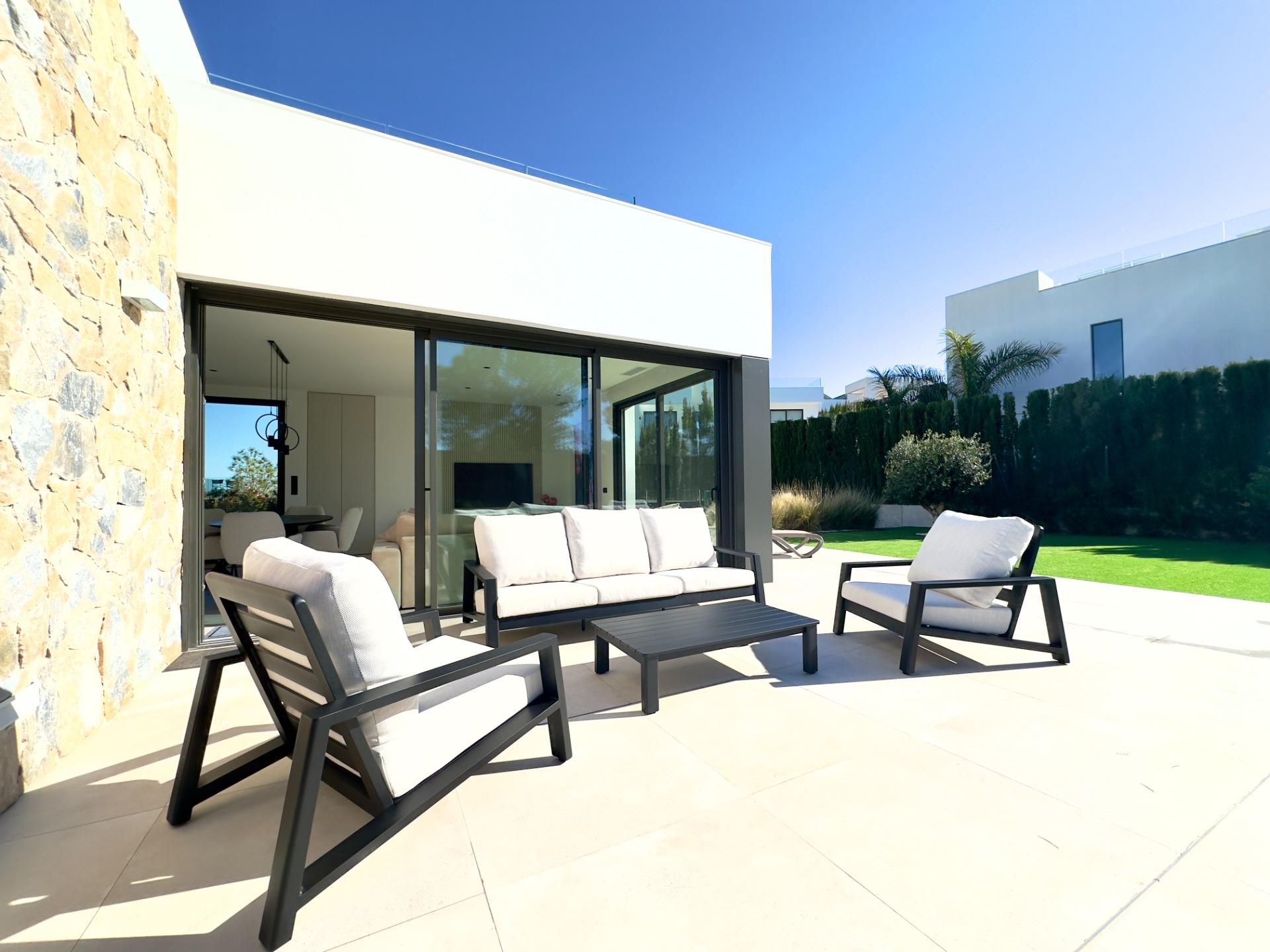 For sale - 3 Bedroom 2 Bathroom Villa in Orihuela - Las Colinas Golf  - Alicante