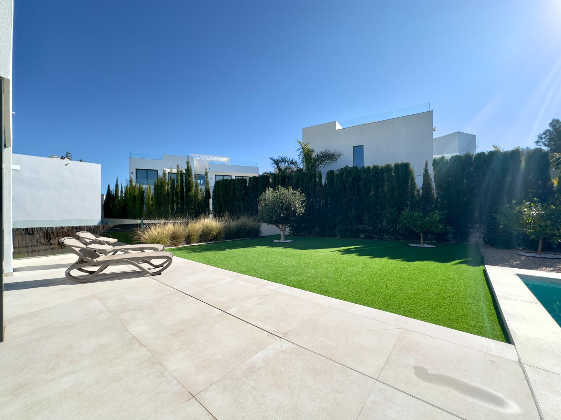 For sale - 3 Bedroom 2 Bathroom Villa in Orihuela - Las Colinas Golf  - Alicante