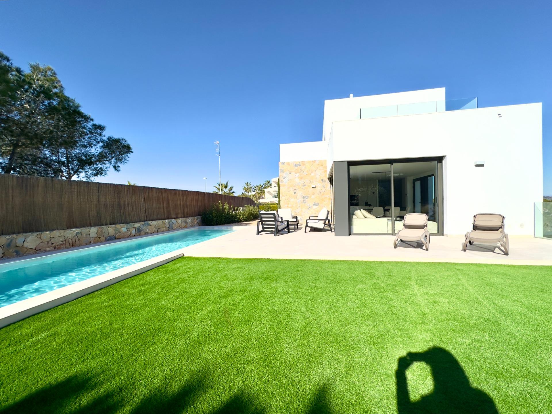 For sale - 3 Bedroom 2 Bathroom Villa in Orihuela - Las Colinas Golf  - Alicante