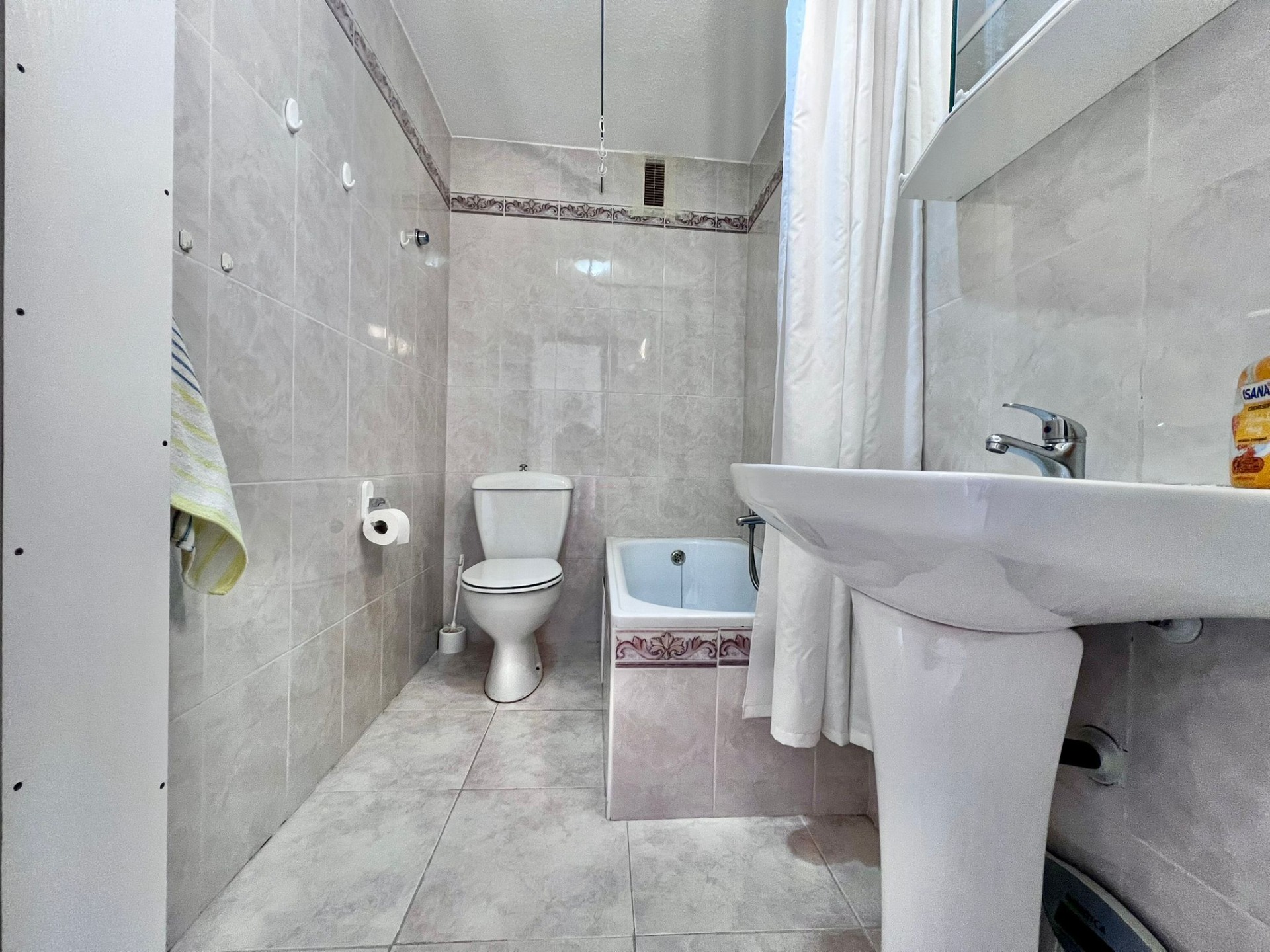 For sale - 2 Bedroom 1 Bathroom Apartment in Torrevieja - Cabo cervera  - Alicante