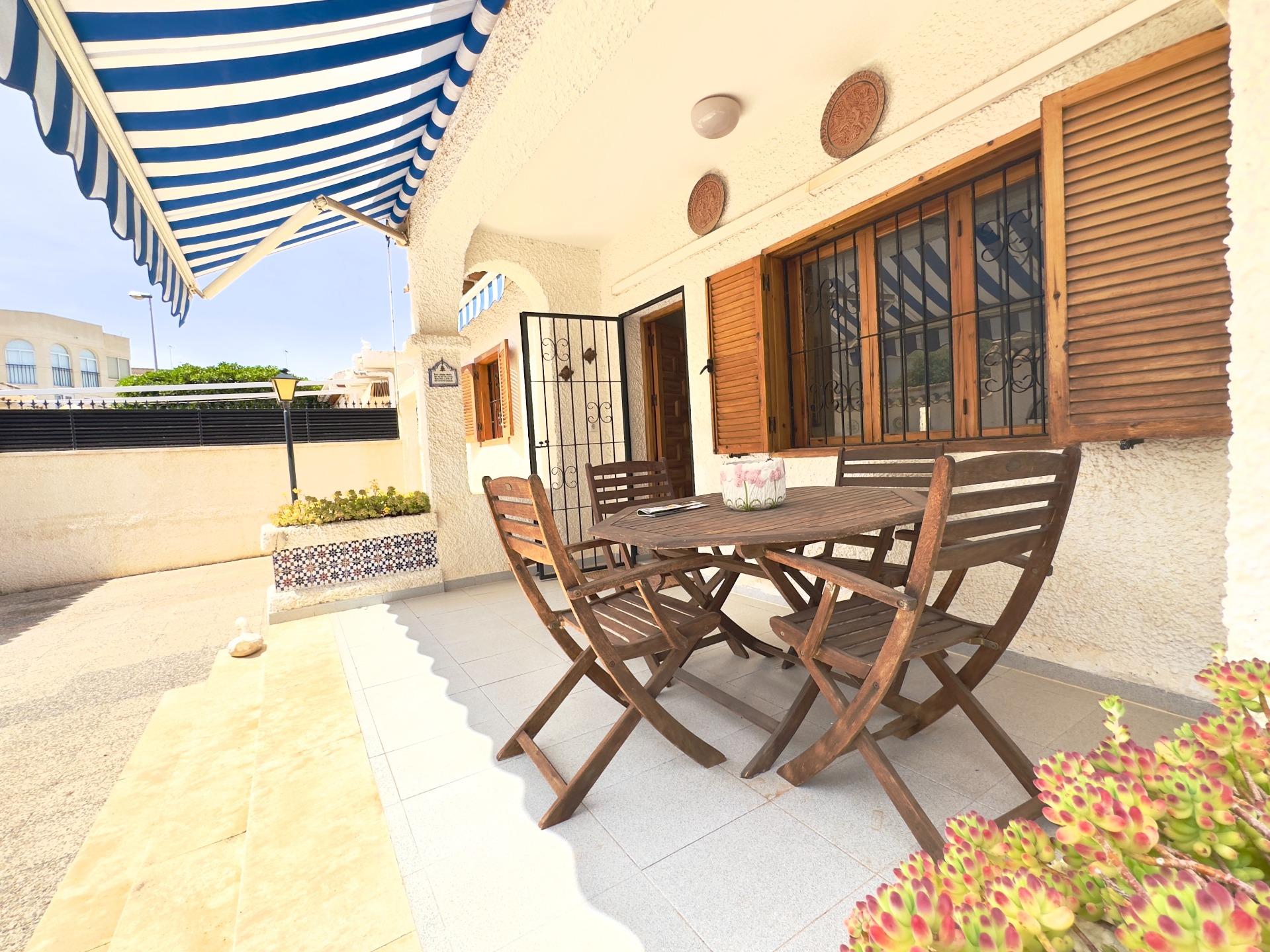 For sale - 3 Bedroom 2 Bathroom Villa in Orihuela Costa - La Zenia  - Alicante