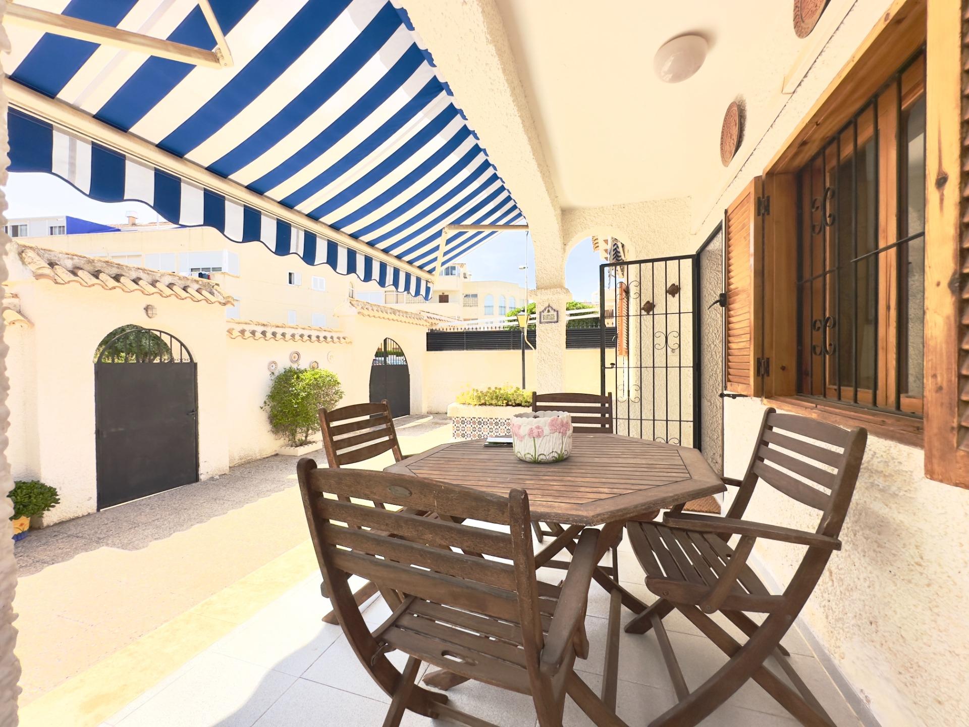 For sale - 3 Bedroom 2 Bathroom Villa in Orihuela Costa - La Zenia  - Alicante