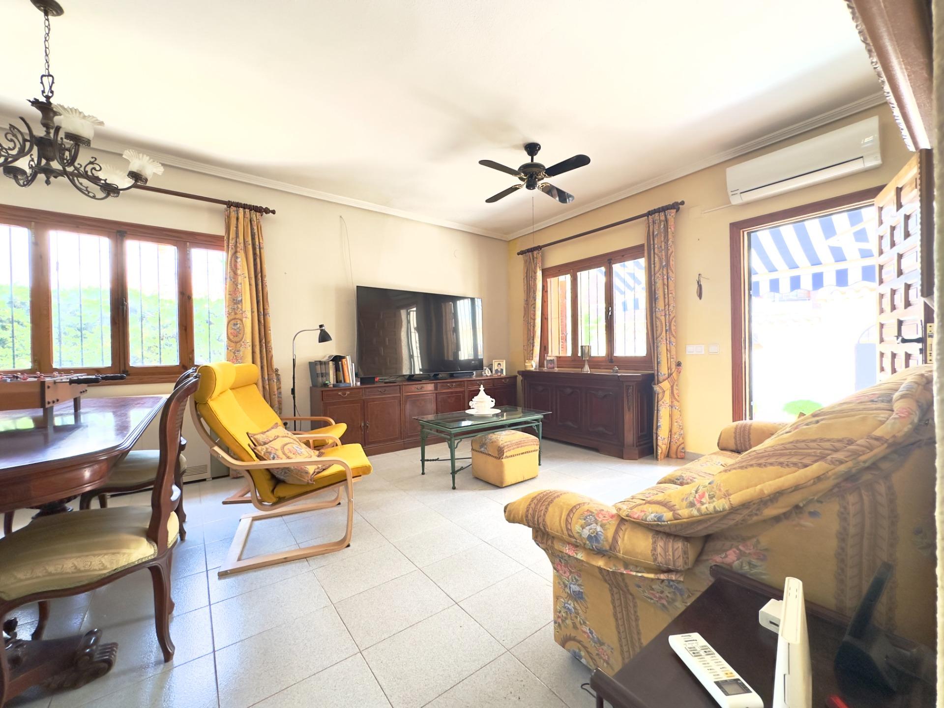For sale - 3 Bedroom 2 Bathroom Villa in Orihuela Costa - La Zenia  - Alicante