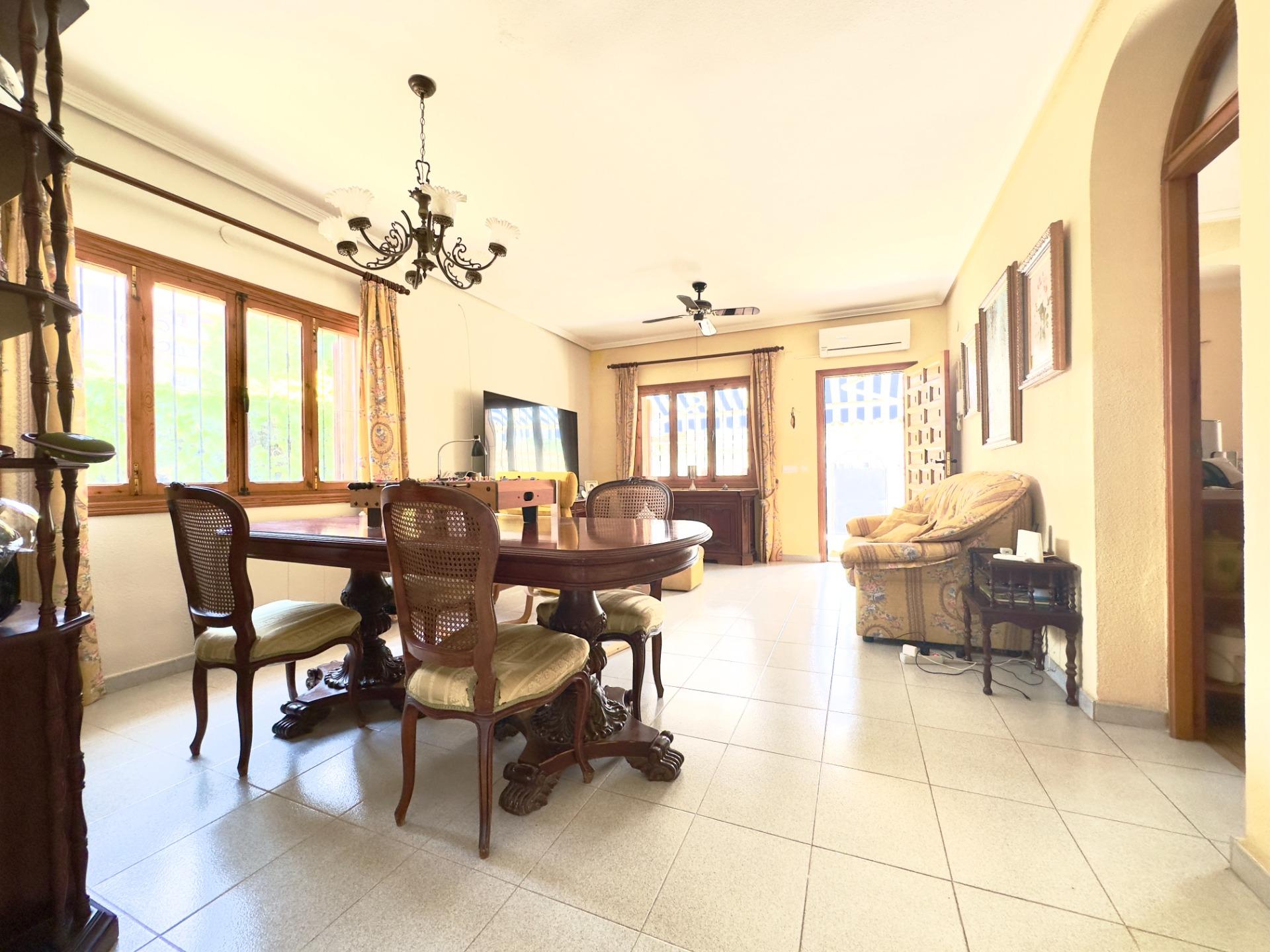 For sale - 3 Bedroom 2 Bathroom Villa in Orihuela Costa - La Zenia  - Alicante