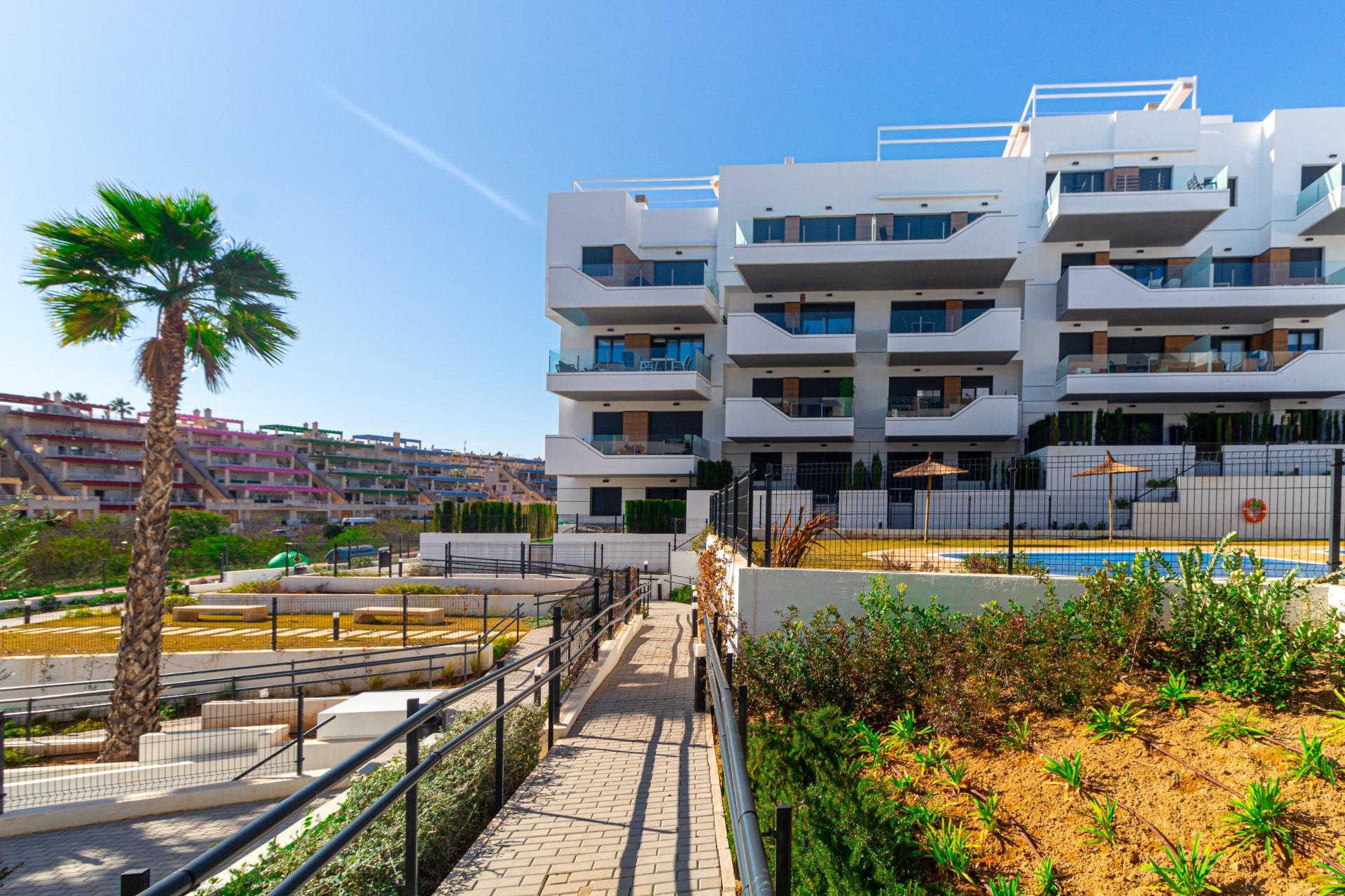 For sale - 2 Bedroom 1 Bathroom Apartment in Orihuela Costa - Las Filipinas  - Alicante