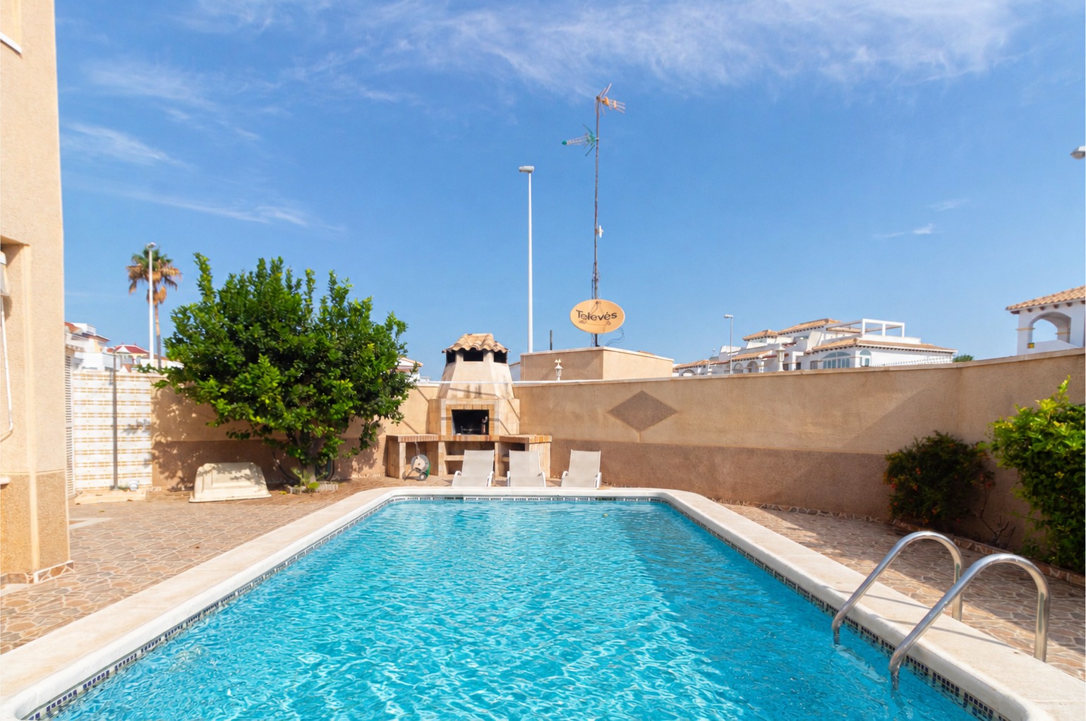 For sale - 3 Bedroom 2 Bathroom Bungalow in Orihuela Costa - Punta Prima  - Alicante
