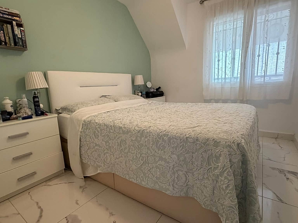 For sale - STUNNING 2BED 1BATH TOP FLOOR APARTMENT ENTRE NARANJOS -  - Alicante